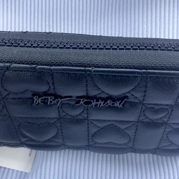 NWT Betsey Johnson Zip Around Black Wristlet reduced many times price is firm - Picture 2 of 6